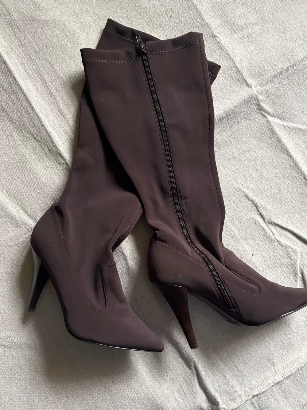 Moda Knee-High Pointed Toe Stiletto Boots in Dark Brown